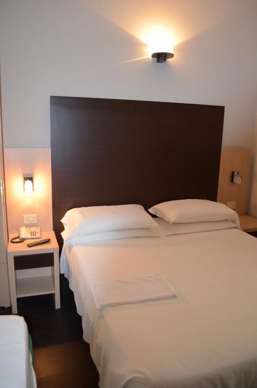 Hotel Aiglon Rimini Room photo