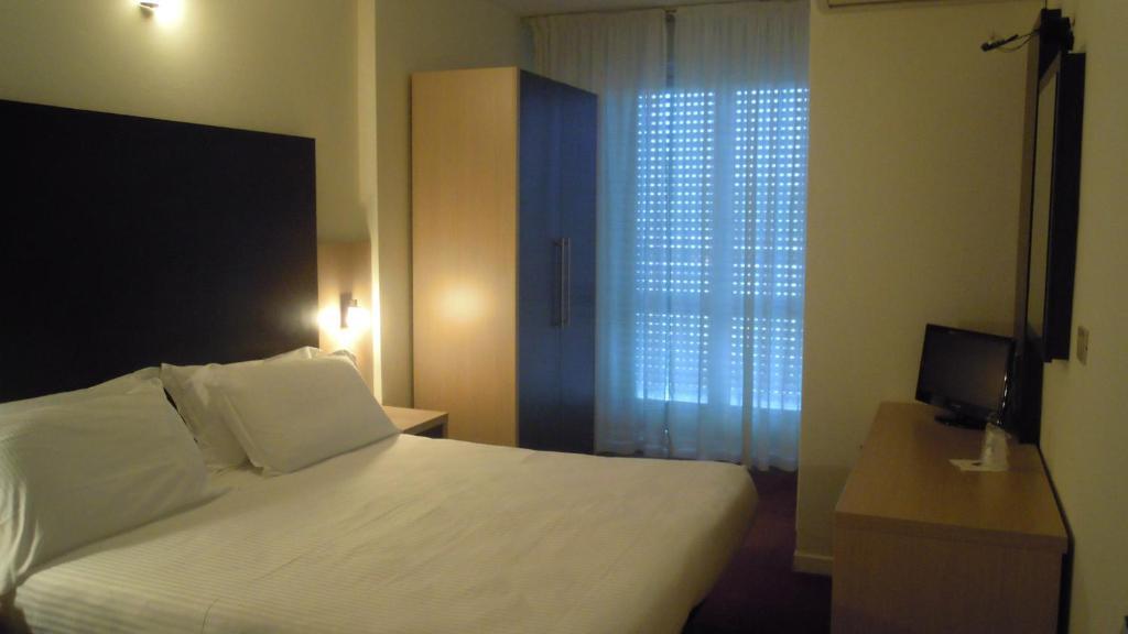 Hotel Aiglon Rimini Room photo